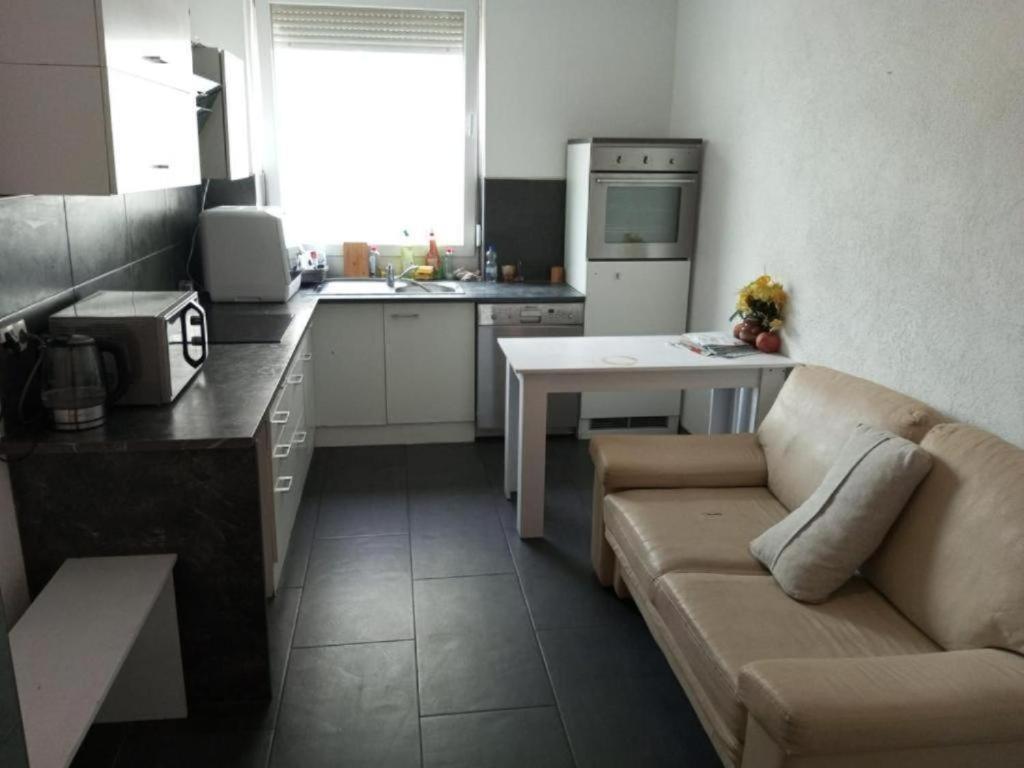 Gemuetliches Lisa Zimmer Mit Gemeinschaftskueche Heilbronn Zentrum Екстериор снимка